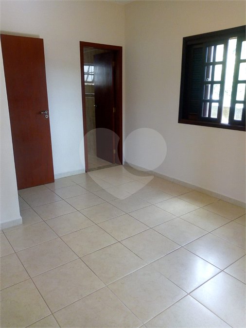 Casa em condomínio para alugar com 3 quartos, sendo 1 suíte, em Vila Petrópolis, Atibaia, SP