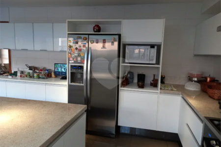Casa à venda com 5 quartos, sendo 4 suítes, em Jardim São Bento, São Paulo, SP