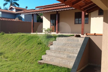 Casa à venda com 3 quartos, sendo 1 suíte, no condomínio Marf Ii, Bom Jesus dos Perdões - SP