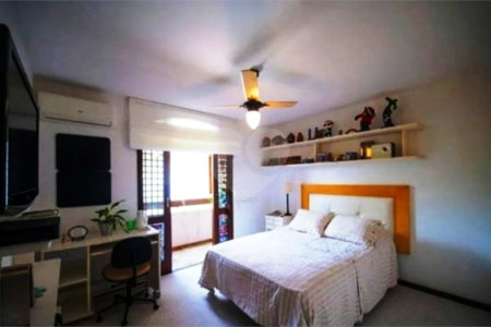 Casa à venda com 5 quartos, sendo 2 suítes,  em Jardim Everest, São Paulo, SP