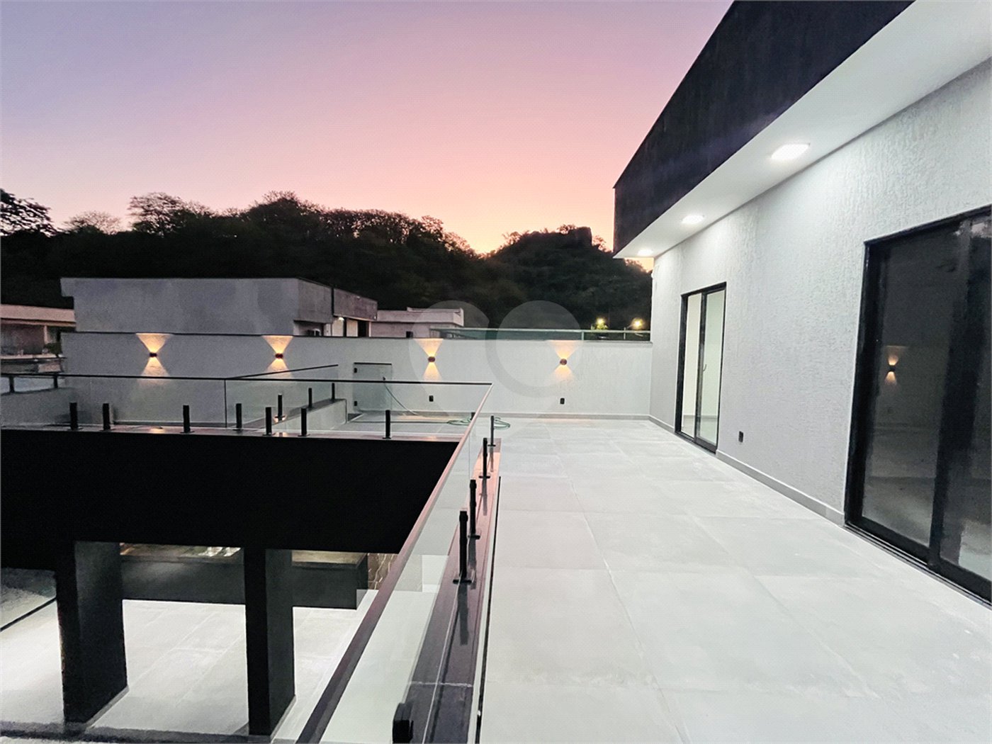 Casa à venda com 3 quartos, sendo 1 suíte, no condomínio Vale dos Sonhos 2, Rio de Janeiro - RJ