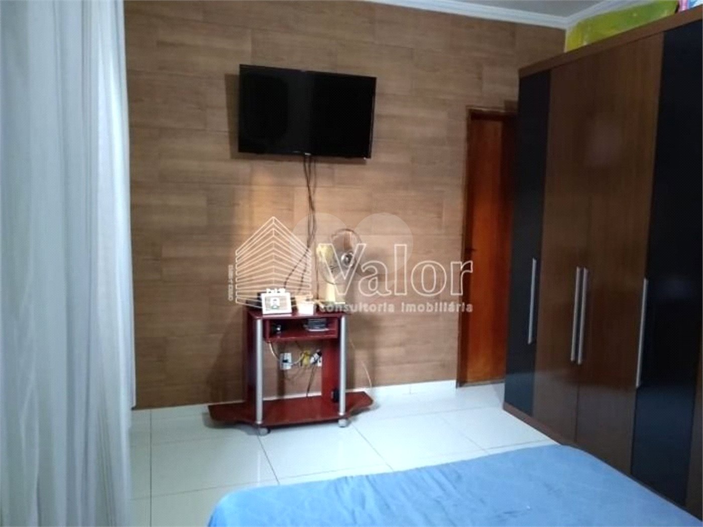 Casa Térrea com 3 dormitórios, sendo 1 suíte.