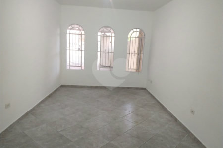 Sobrado à venda com 3 quartos, sendo 1 suíte, em Parque Ramos Freitas, São Paulo, SP