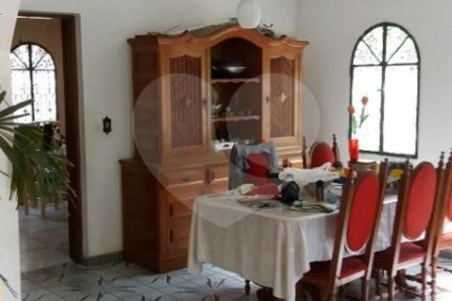 Sobrado à venda com 4 quartos, sendo 1 suíte, em Tremembé, São Paulo, SP