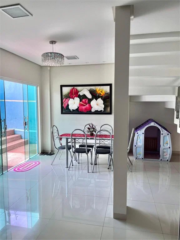 Casa à venda com 6 quartos, sendo 1 suíte,  no Centro, Balsas, MA