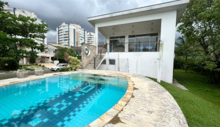 Casa à venda com 4 quartos, sendo 1 suíte,  em Maitinga, Bertioga, SP