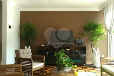 Casa à venda com 3 quartos, sendo 1 suíte, em Jardim Oriental, São Paulo, SP