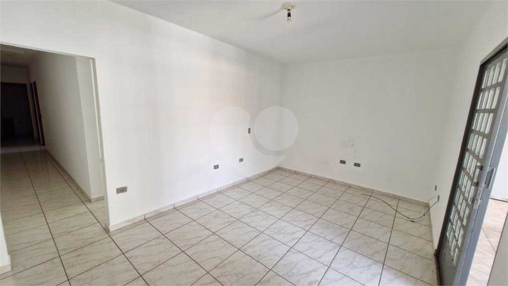 Sobrado à venda com 4 quartos, sendo 1 suíte, em Jardim Hubert, Indaiatuba, SP