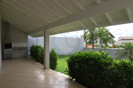 Casa à venda ou para alugar com 3 suítes no condomínio Recanto dos Paturis, Vinhedo - SP
