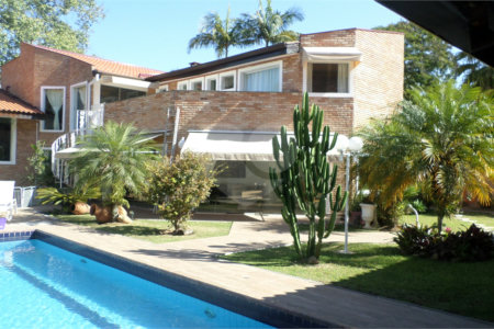 Sobrado à venda com 4 suítes em Recanto Impla, Carapicuíba, SP