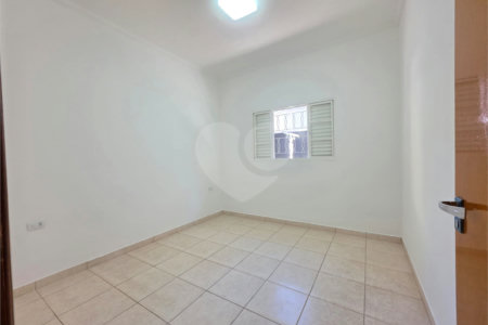 Casa à venda com 3 quartos, sendo 1 suíte, no condomínio Residencial Jardim das Palmeiras, Vinhedo - SP