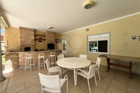 Casa à venda com 5 quartos, sendo 3 suítes,  no condomínio Village Saint Charbel, Araçoiaba da Serra - SP