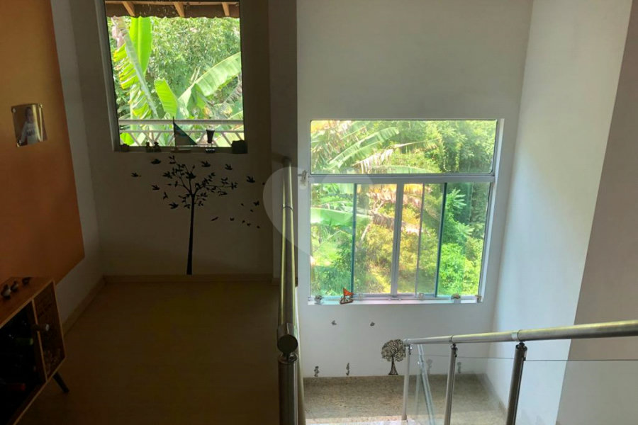 Casa à venda com 3 quartos, sendo 1 suíte, no condomínio Parque Suiça, Caieiras - SP