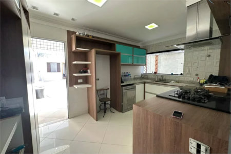 Sobrado à venda com 4 quartos, sendo 2 suítes,  em Vila Ipojuca, São Paulo, SP