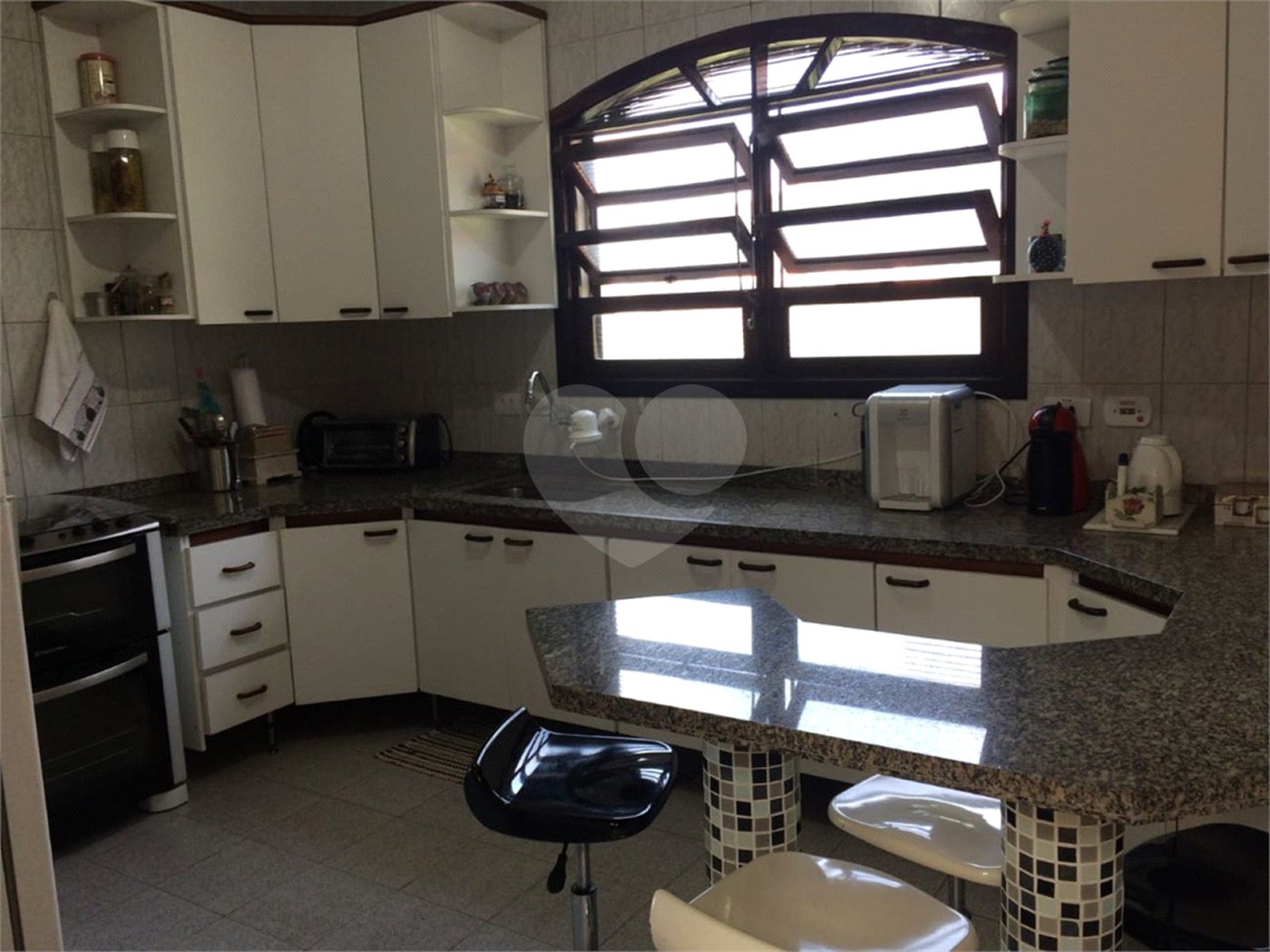 Casa à venda com 4 quartos, sendo 2 suítes, no condomínio Vinhas da Vista Alegre - Lado Sede, Vinhedo - SP