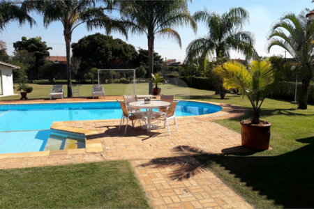 Casa à venda com 4 quartos, sendo 2 suítes, no condomínio Monte Belo, Salto - SP