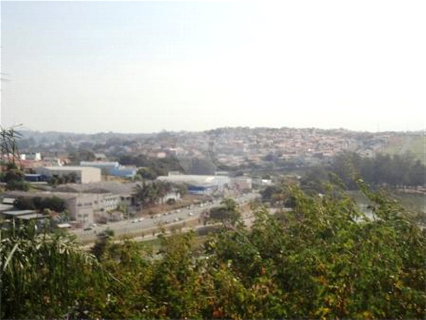 Casa à venda com 3 quartos, sendo 2 suítes, no condomínio Águas da Serra, Valinhos - SP