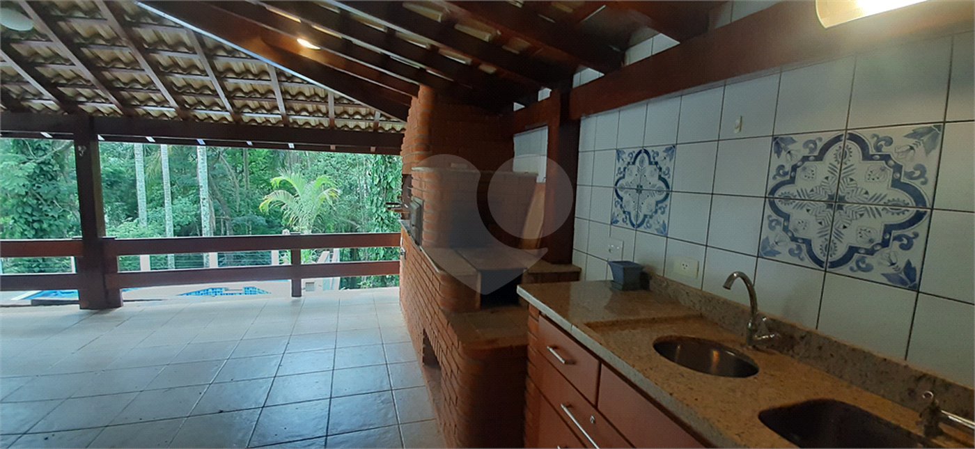 Sobrado à venda com 4 quartos, sendo 3 suítes, em Serra da Cantareira, Mairiporã, SP