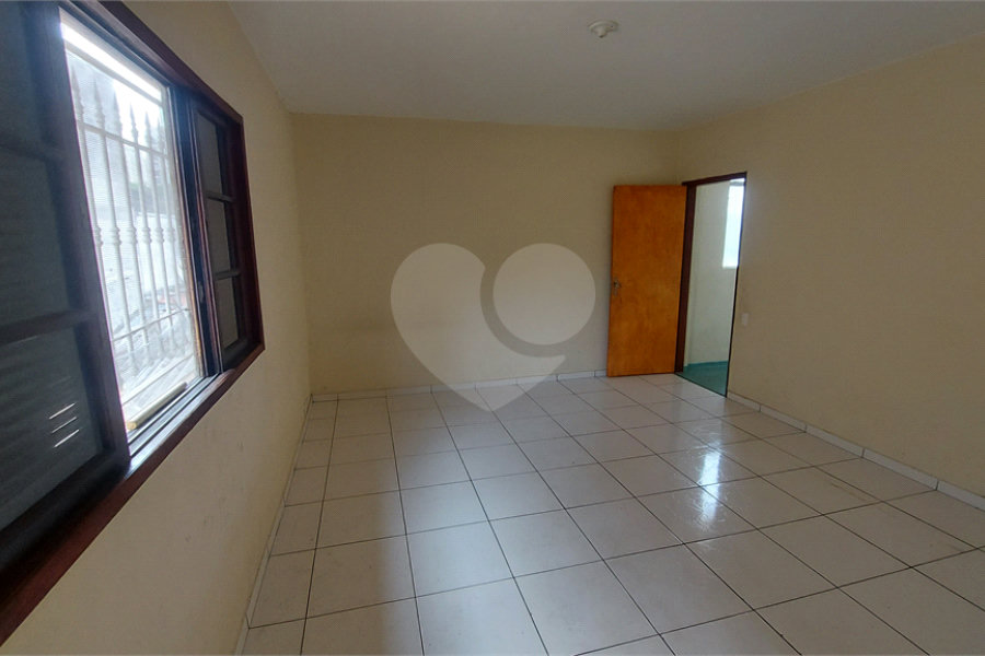 Sobrado à venda com 4 quartos, sendo 1 suíte, em Vila Guarani, São Paulo, SP