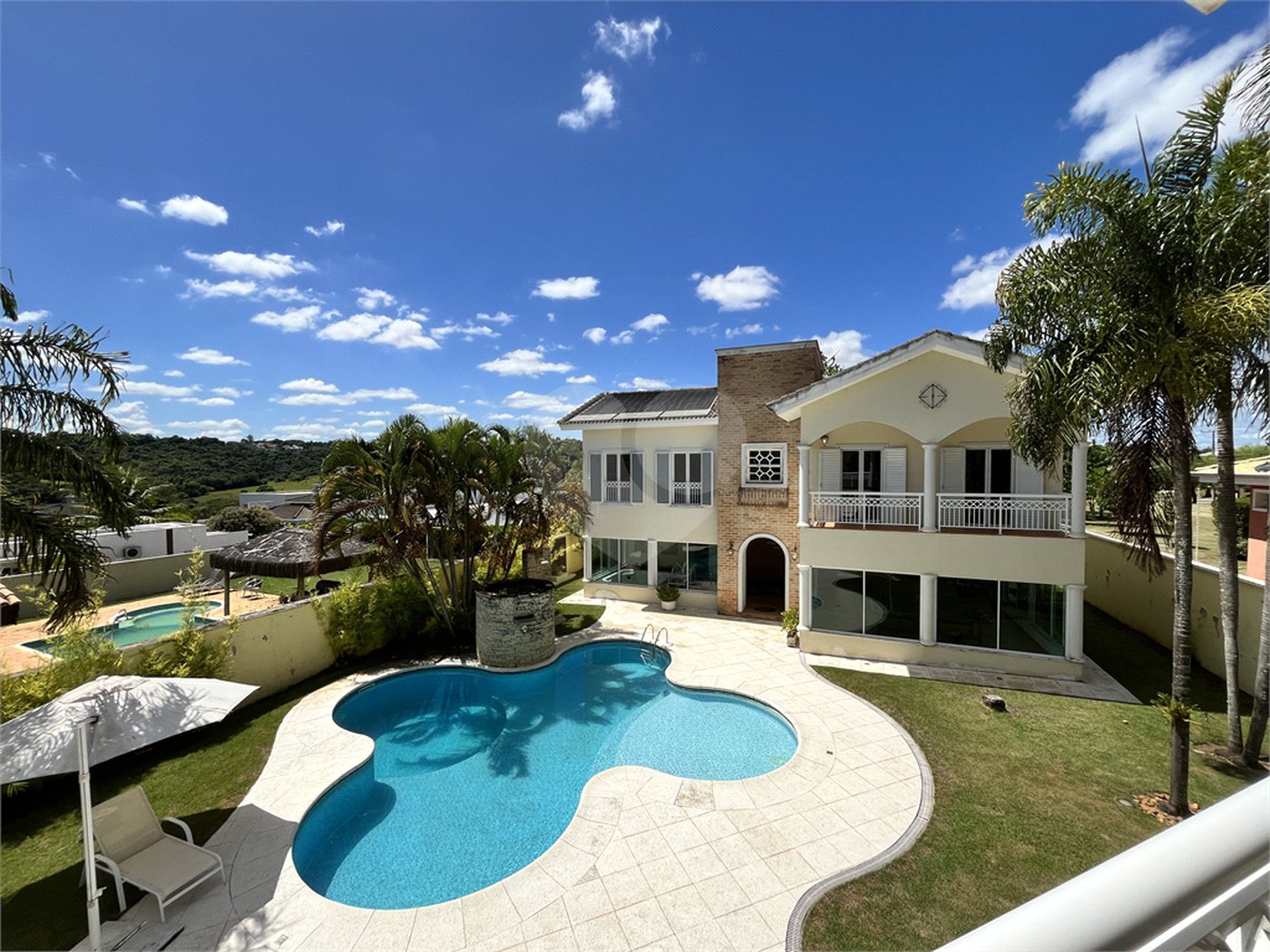 Casa à venda com 5 quartos, sendo 3 suítes,  no condomínio Village Saint Charbel, Araçoiaba da Serra - SP