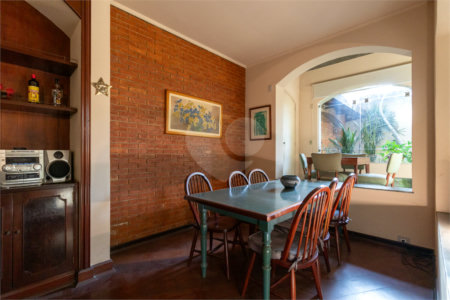 Casa à venda com 4 quartos, sendo 1 suíte, em Campo Belo, São Paulo, SP