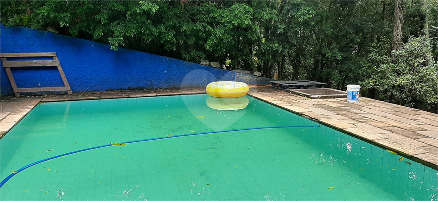 Casa à venda com 4 quartos, sendo 2 suítes, no condomínio Associação Reserva das Hortênsias, Mairiporã - SP