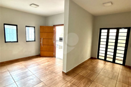 Casa à venda com 3 quartos, sendo 1 suíte, em Jardim Tropical, Sorocaba, SP