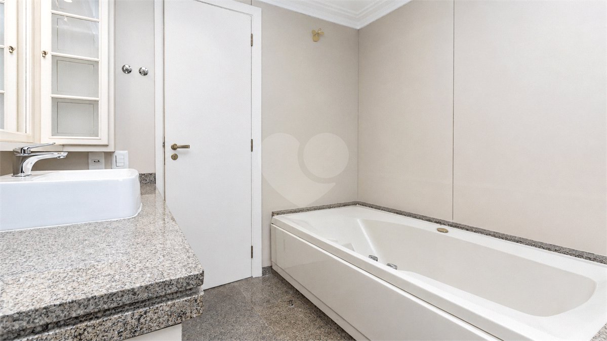 Apartamento à venda com 4 quartos, sendo 2 suítes,  em Brooklin Paulista, São Paulo, SP