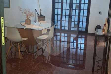 Sobrado à venda ou para alugar com 4 suítes em Sitio Paredão, Ferraz de Vasconcelos, SP