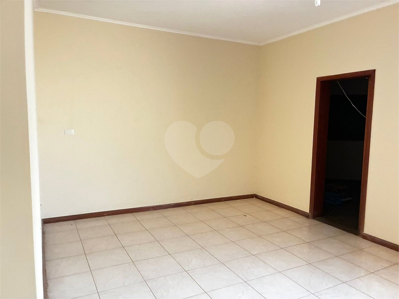 Sobrado para alugar com 4 quartos, sendo 2 suítes,  no Centro, Três Lagoas, MS