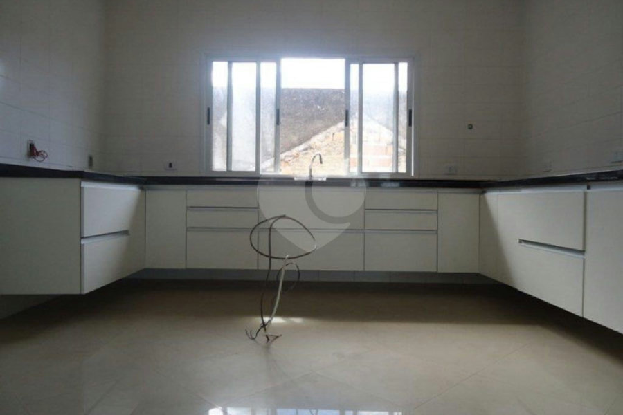 Sobrado à venda com 3 quartos, sendo 1 suíte, em Vila Irmãos Arnoni, São Paulo, SP