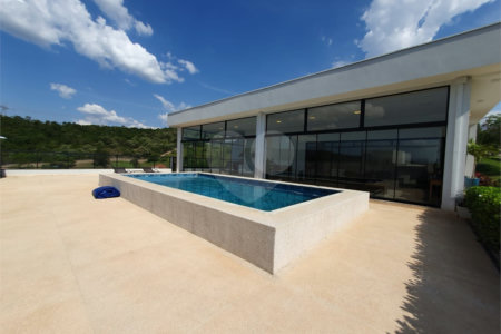 Casa à venda com 6 quartos, sendo 5 suítes, no condomínio Jardim Primavera, Louveira - SP