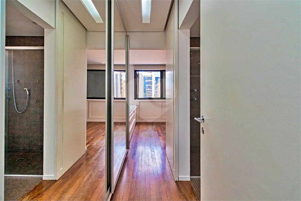 Apartamento à venda com 3 quartos, sendo 1 suíte, em Vila Olímpia, São Paulo, SP