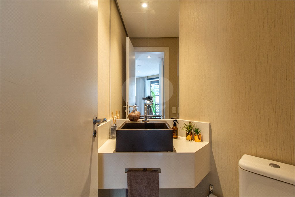 Apartamento à venda com 4 quartos, sendo 2 suítes,  em Vila Mariana, São Paulo, SP