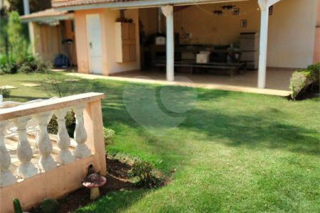 Chácara à venda com 4 quartos, sendo 1 suíte,  em Vila Dom Pedro, Atibaia, SP