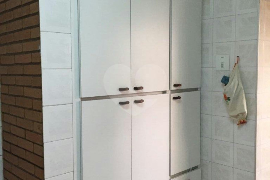 Casa à venda com 4 quartos, sendo 1 suíte, em Jardim das Laranjeiras, São Paulo, SP
