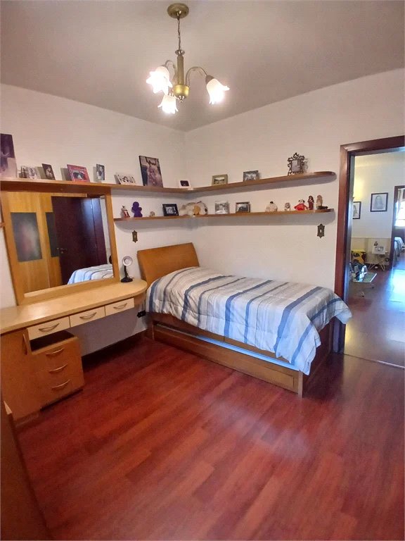 Sobrado à venda com 4 quartos, sendo 2 suítes,  em Jardim Leonor, São Paulo, SP