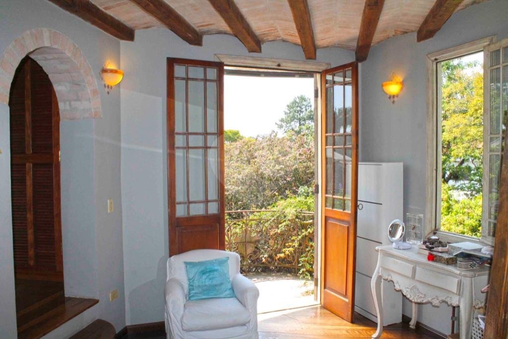Sobrado à venda com 7 quartos, sendo 5 suítes, em Alto da Boa Vista, São Paulo, SP