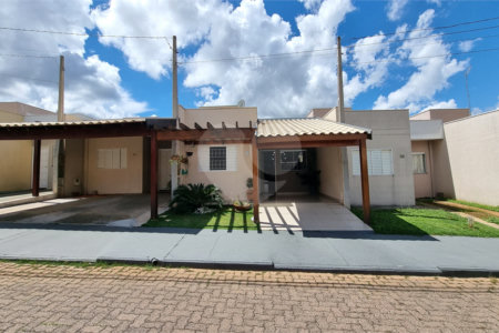 Casa no Condomínio Flamboyant II a venda .