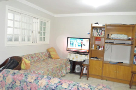 Casa à venda com 6 quartos, sendo 2 suítes,  em Vila Universitária, São Paulo, SP
