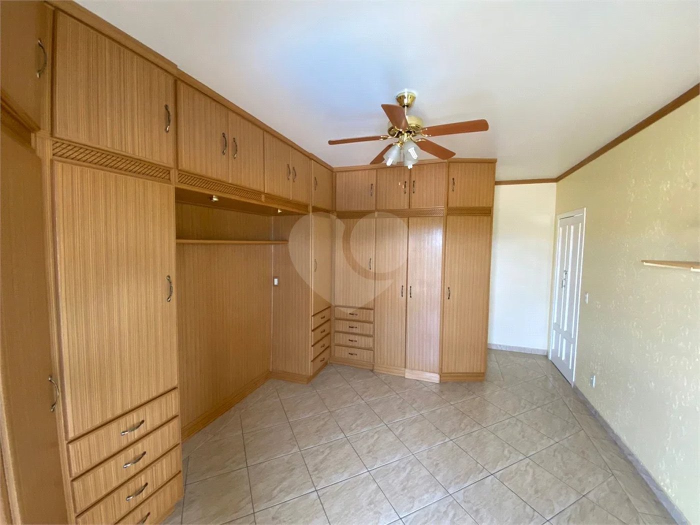 Casa à venda com 6 quartos, sendo 1 suíte, no condomínio Horizonte Azul I, Itupeva - SP