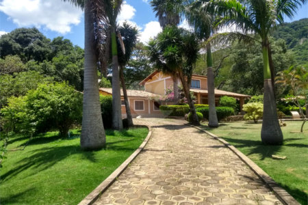 Chácara à venda com 4 quartos, sendo 1 suíte, em Bairro dos Pires, Extrema, MG