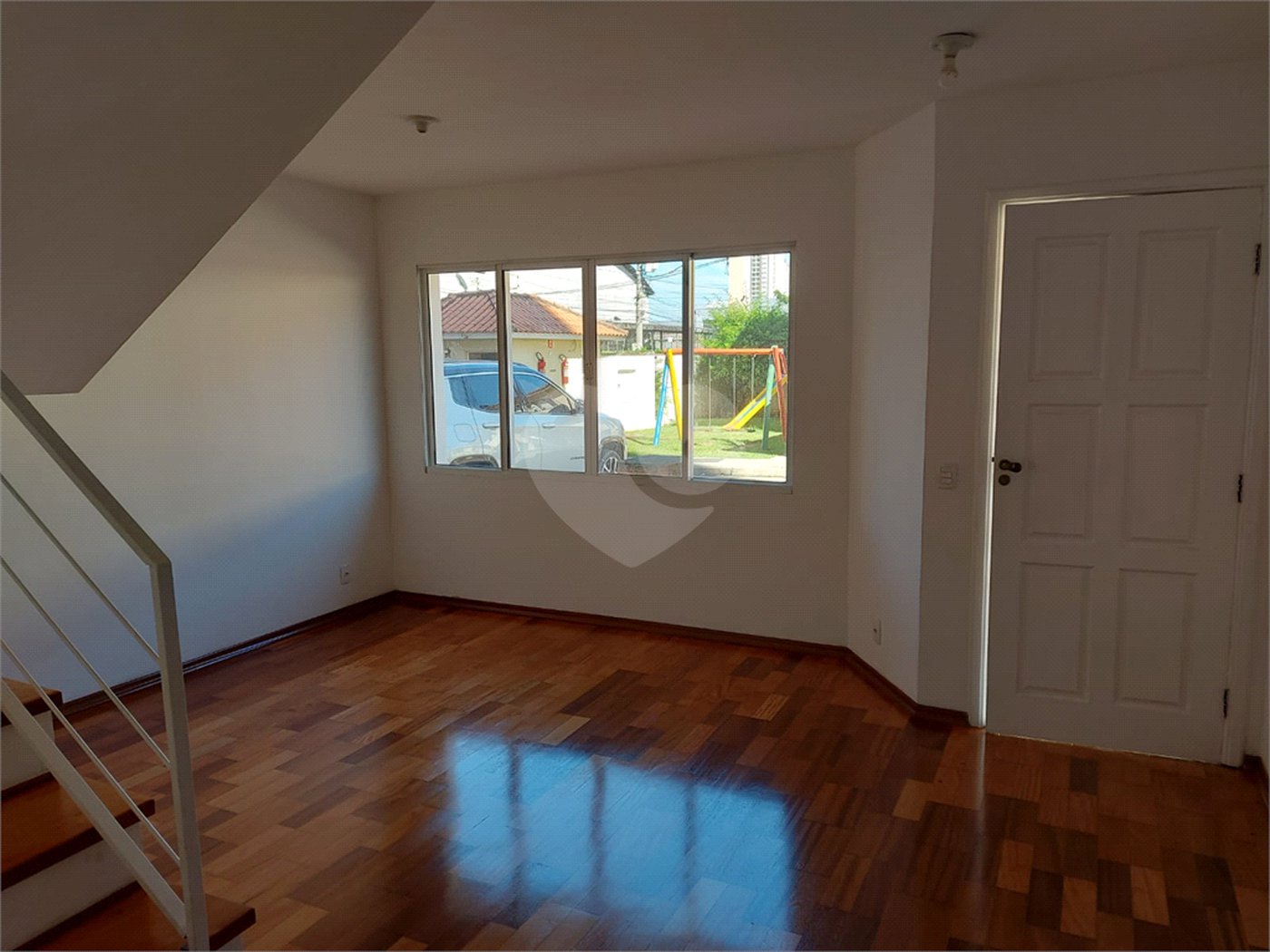 Casa à venda com 3 quartos, sendo 1 suíte, no condomínio Vila das Macieiras, São Paulo - SP