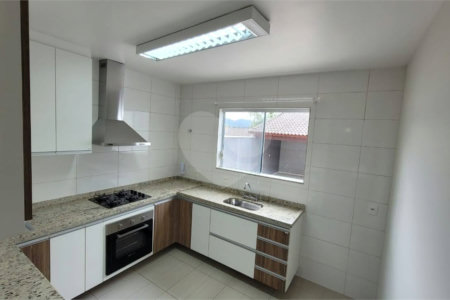 Sobrado à venda com 2 quartos, sendo 1 suíte,  em Vila Suissa, Mogi das Cruzes, SP