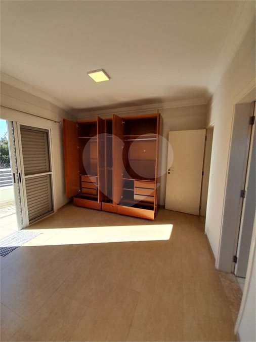 Casa à venda com 4 quartos, sendo 3 suítes, no condomínio Residencial Terras de Vinhedo, Vinhedo - SP