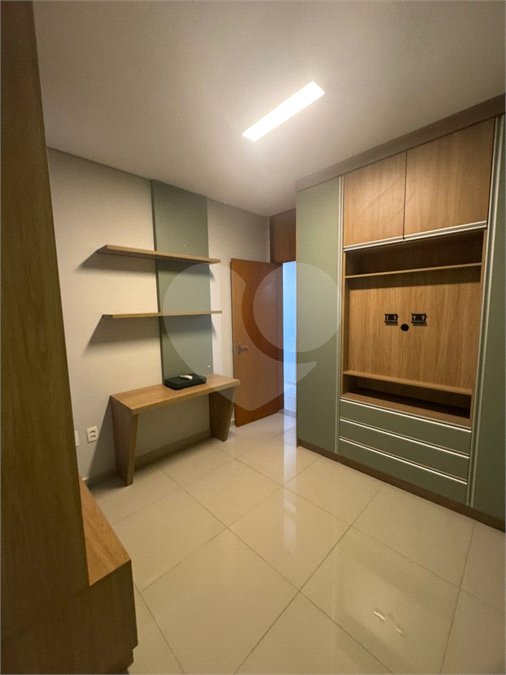 Indaiatuba- Vila Aurora -Condomínio Palm Tree Residence -Venda e Locação - R$ 7.000,00 - condominio - R$ 877,44- IPTU - R$ 211,64 - Pavimento Térreo: Sala de estar, sala de jantar, wc, cozinha, área de serviço, despensa. Pavimento Superior: Suíte com varanda e closet, 02 dormitórios e wc.social