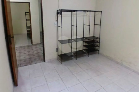 Sobrado à venda com 4 quartos, sendo 2 suítes, em Vila Santa Maria, São Paulo, SP