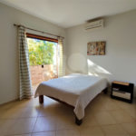 Casa à venda com 7 quartos, sendo 4 suítes, no condomínio Riviera de Santa Cristina XIII, Paranapanema - SP