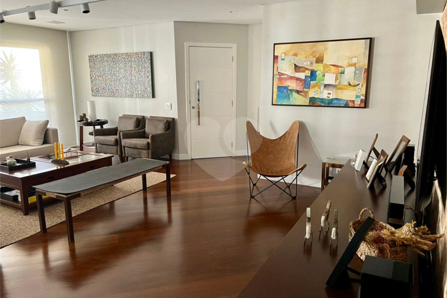 Apartamento à venda com 3 quartos, sendo 2 suítes, em Morumbi, São Paulo, SP