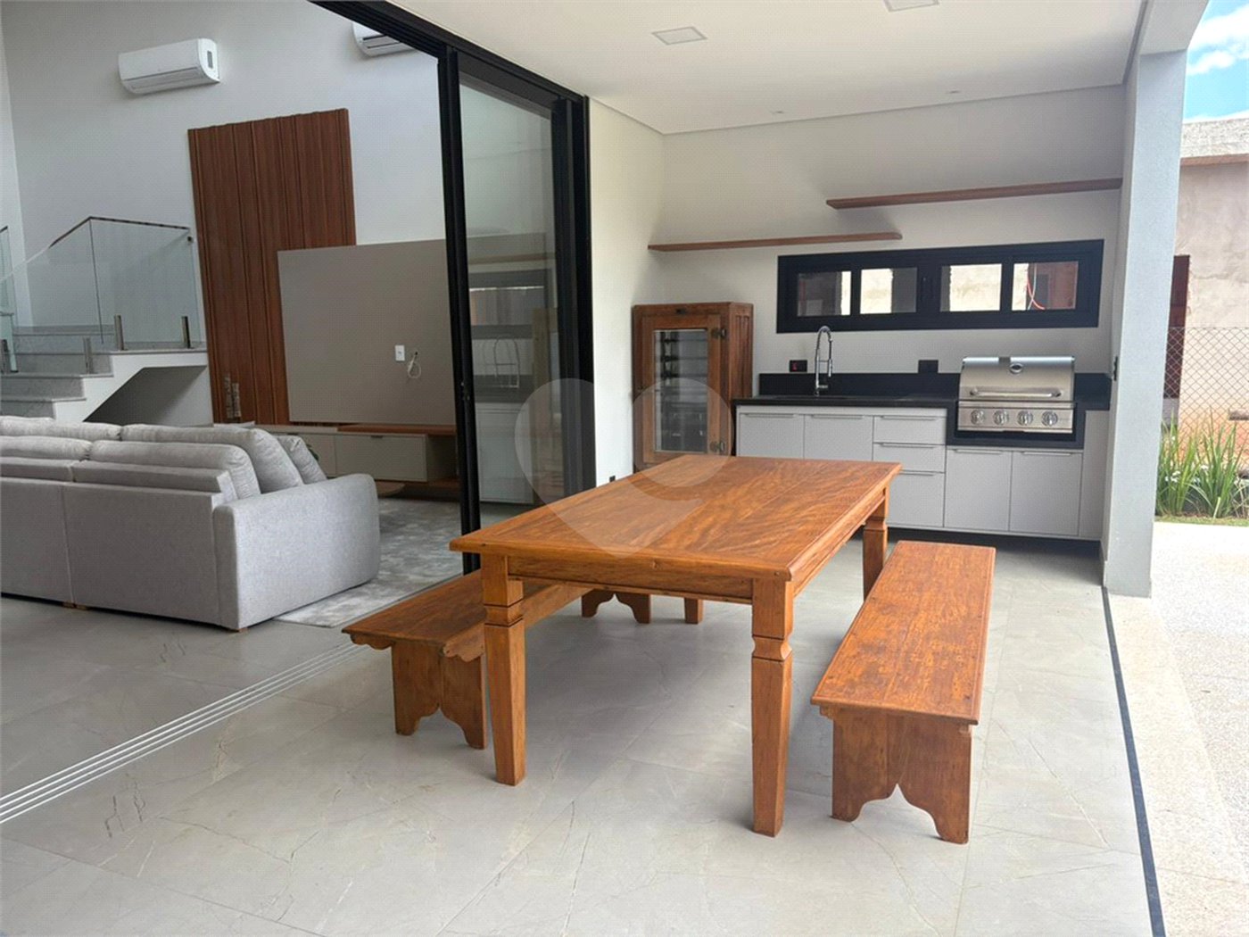 Casa à venda com 4 suítes no condomínio Portal dos Bandeirantes, Salto - SP